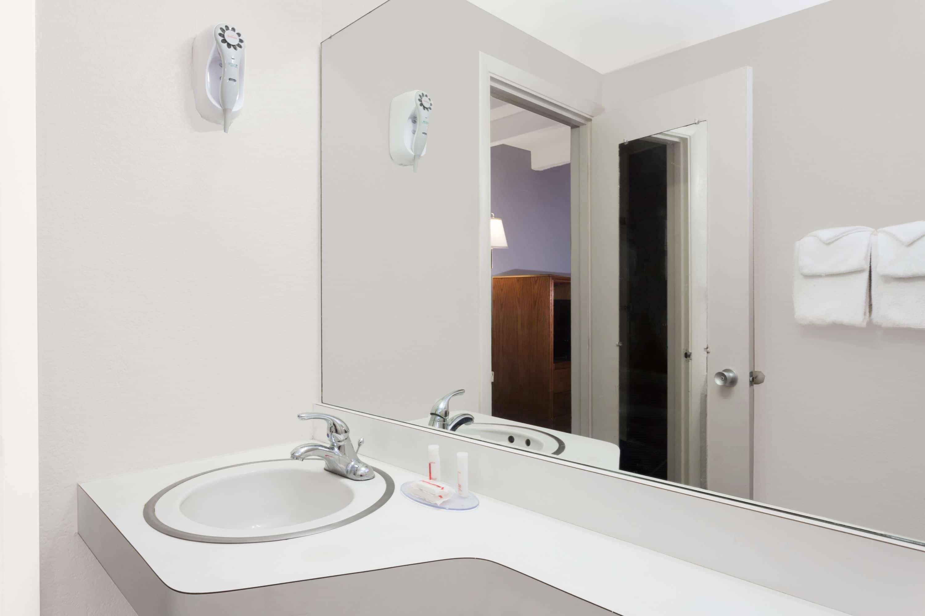 Howard Johnson By Wyndham Vero Beach / Downtown Zewnętrze zdjęcie