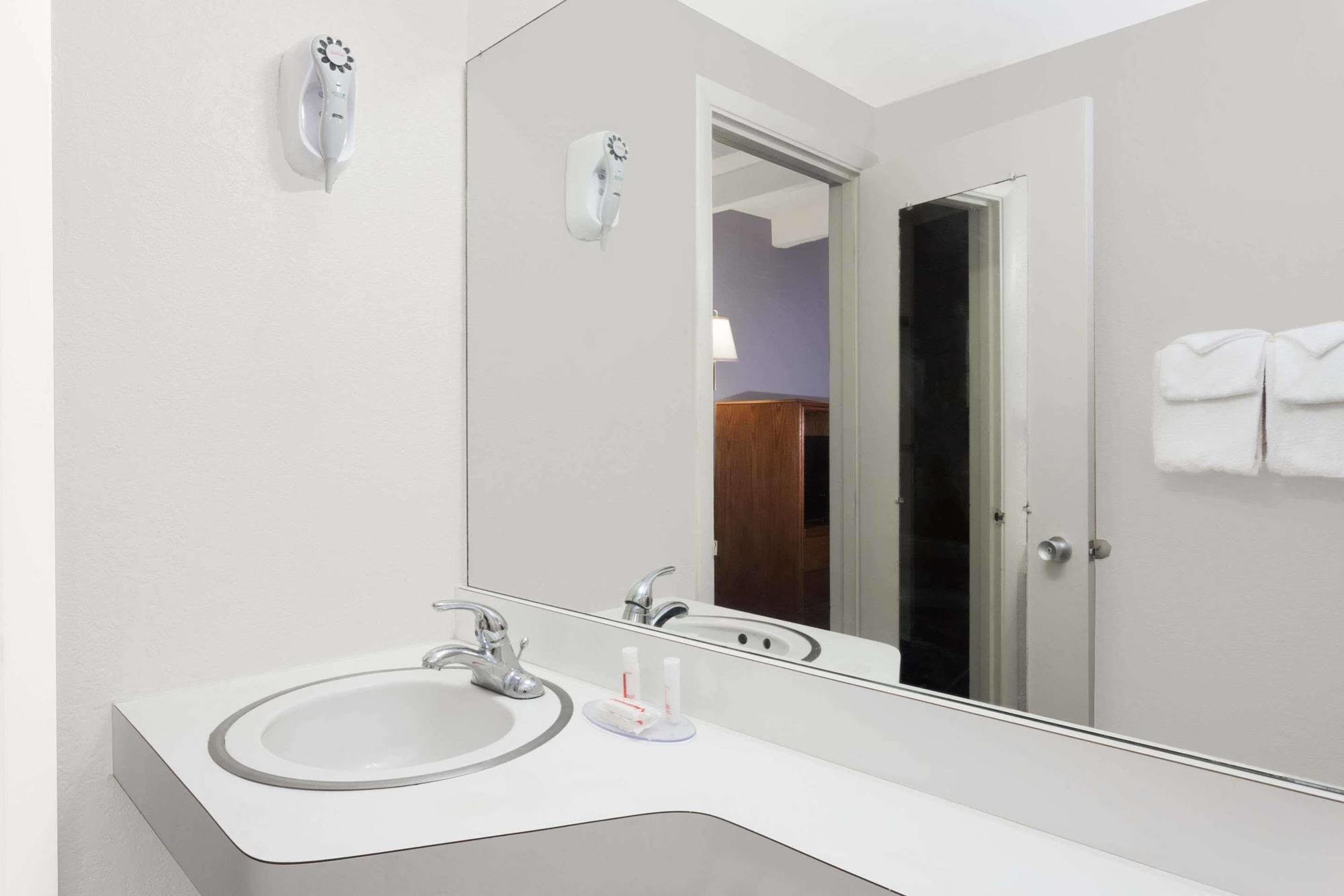 Howard Johnson By Wyndham Vero Beach / Downtown Zewnętrze zdjęcie